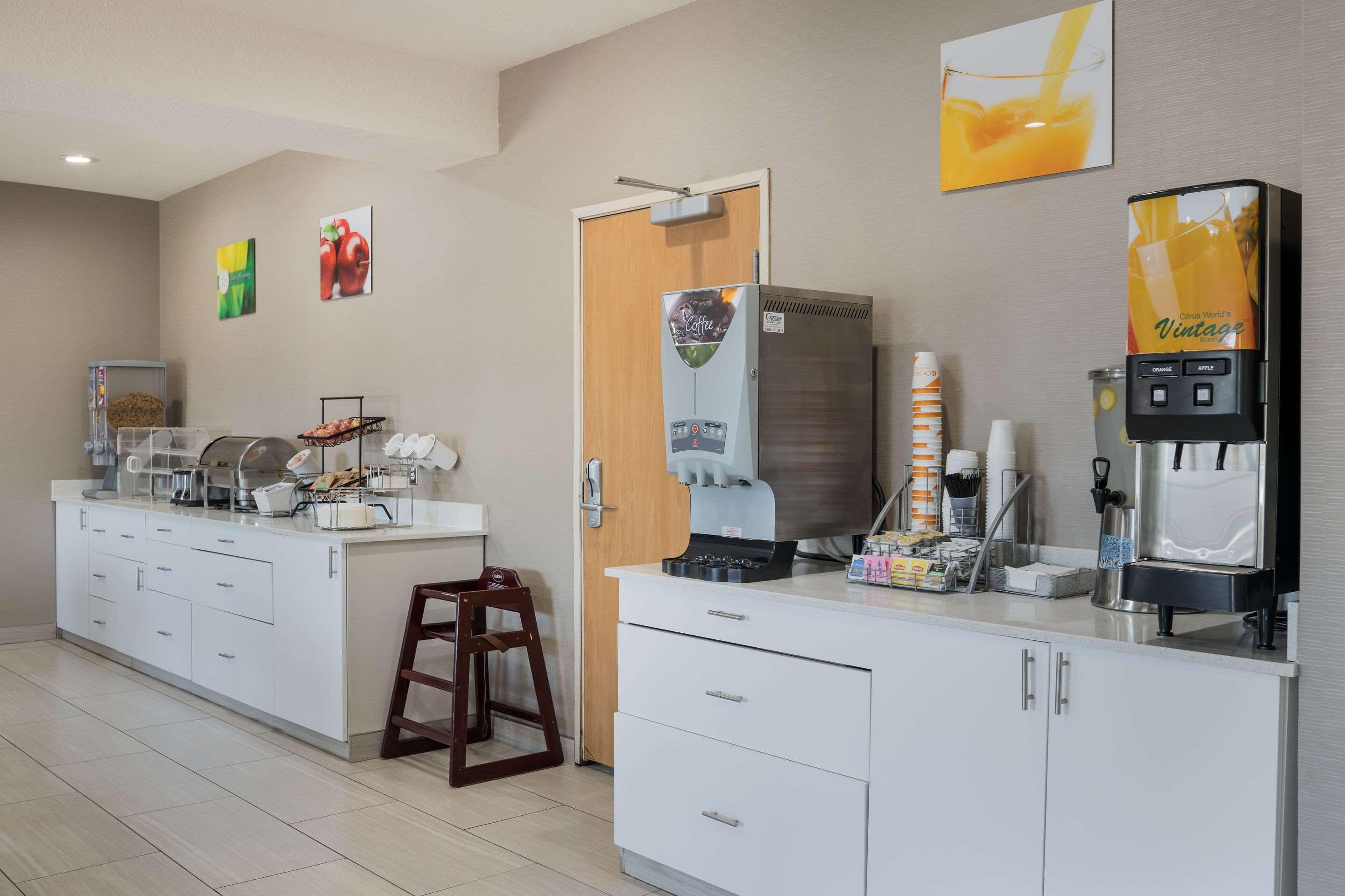Sonesta Essential Hotel Blue Springs Extérieur photo